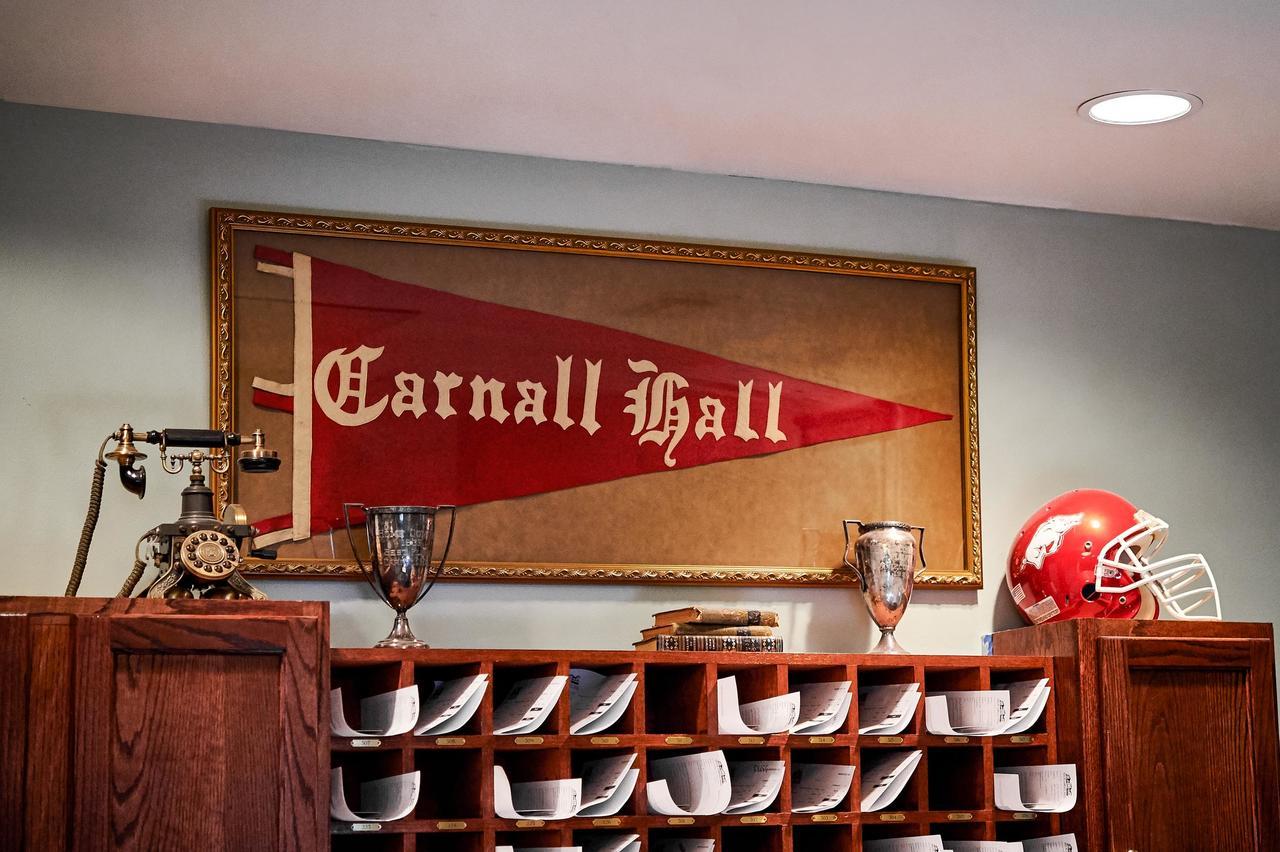 Inn At Carnall Hall Фейетвилл Экстерьер фото